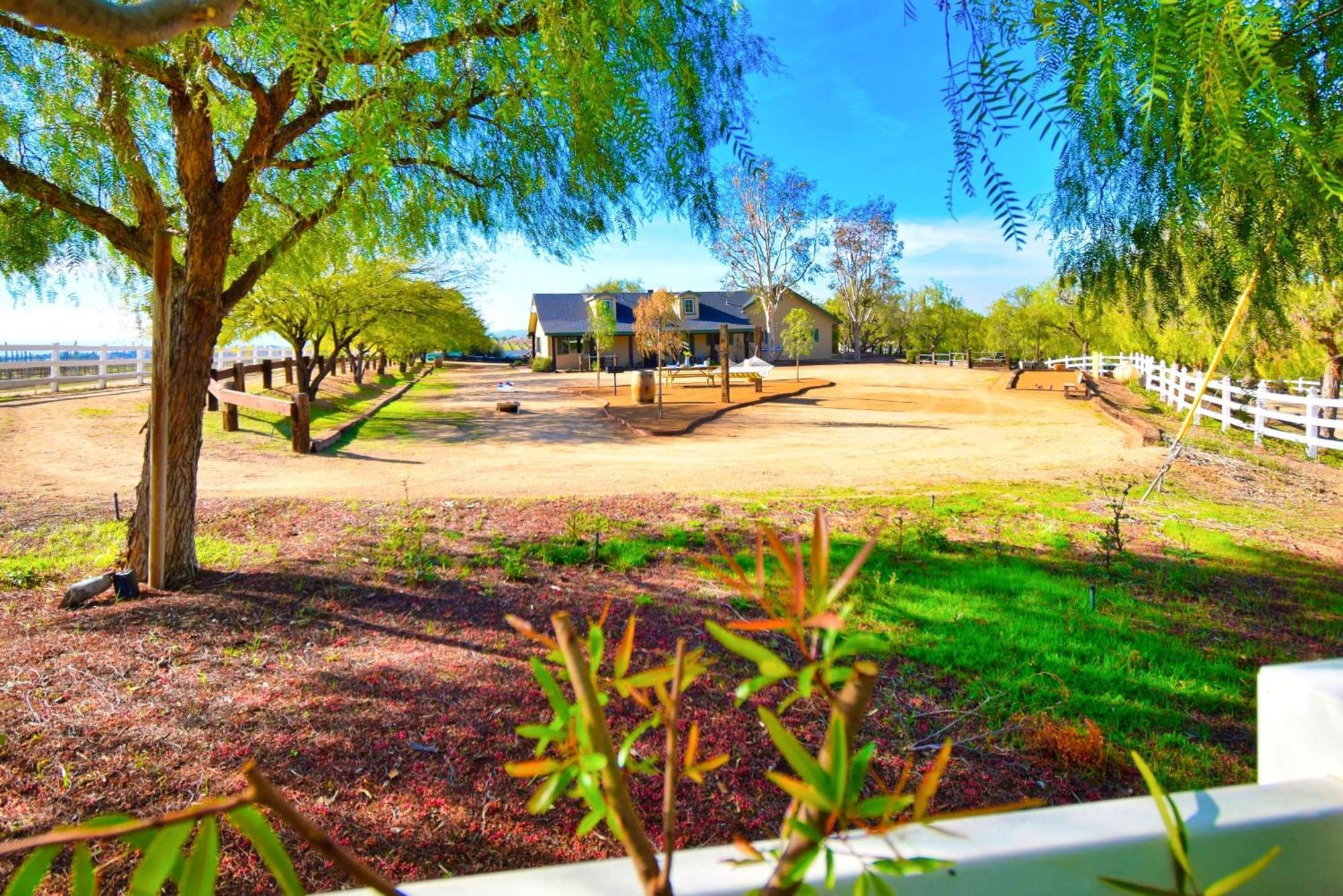 Peppertree Lane Ranch -- Seven-Acre Ranch In The Heart Of Wine Country Hotel Temecula Ngoại thất bức ảnh